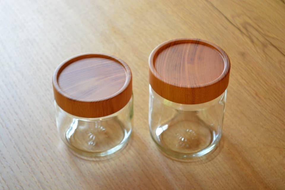 「Stacking Pot」は縦に積み重ねてもずれにくいよう、蓋の天面に“フチ”の加工が施されています。