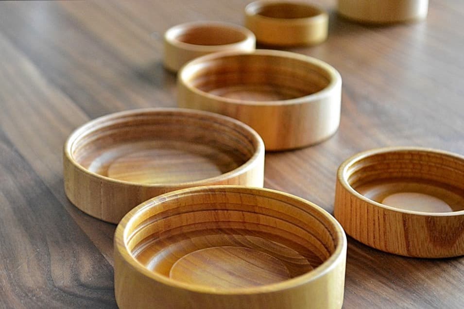 一つひとつ表情が異なる “ケヤキ” の蓋。内側には精巧なネジ切り加工が施されており、開閉はとってもスムーズです