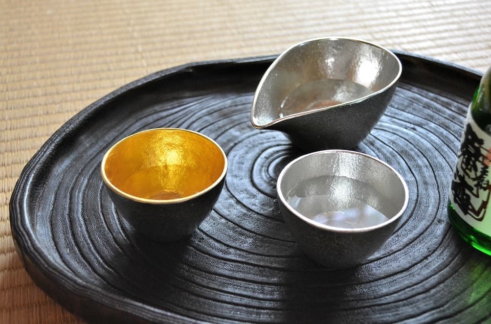 ぐい呑み (金)・(銀) × 片口 (小) <能作> | 暮らしのほとり舎