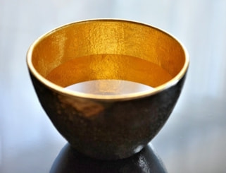 金箔の美しい輝きがお酒を引き立て贅沢なひとときを演出します