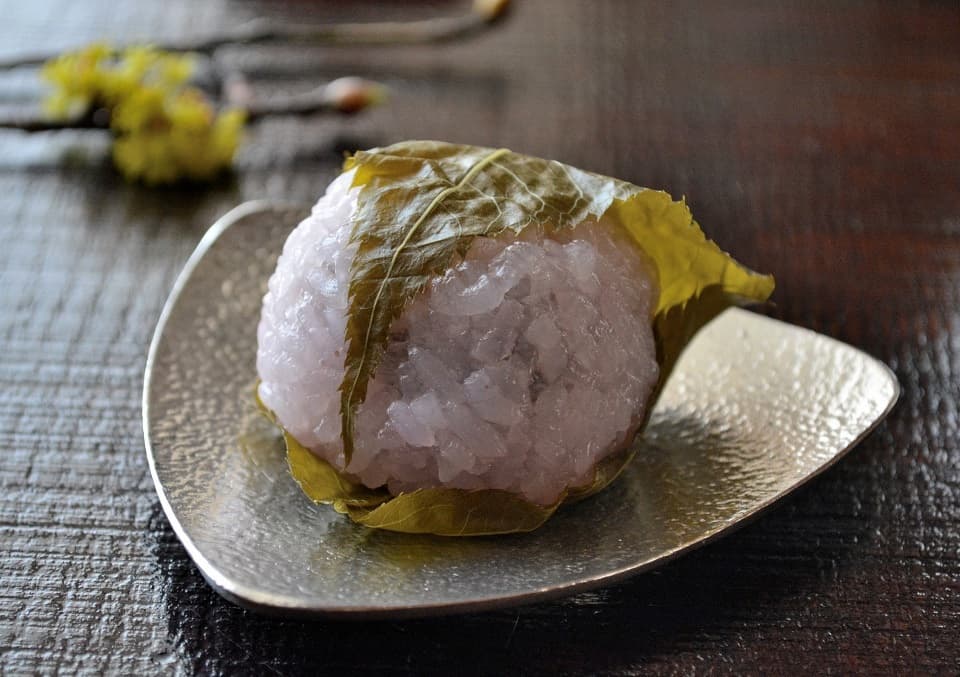 和にも洋にも使えるシンプル・スマートな錫の小皿(三角)<能作>