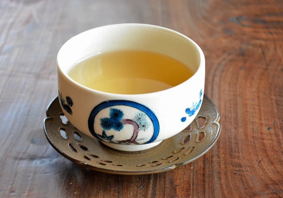 藤すかし茶托×湯呑み(使用イメージ)