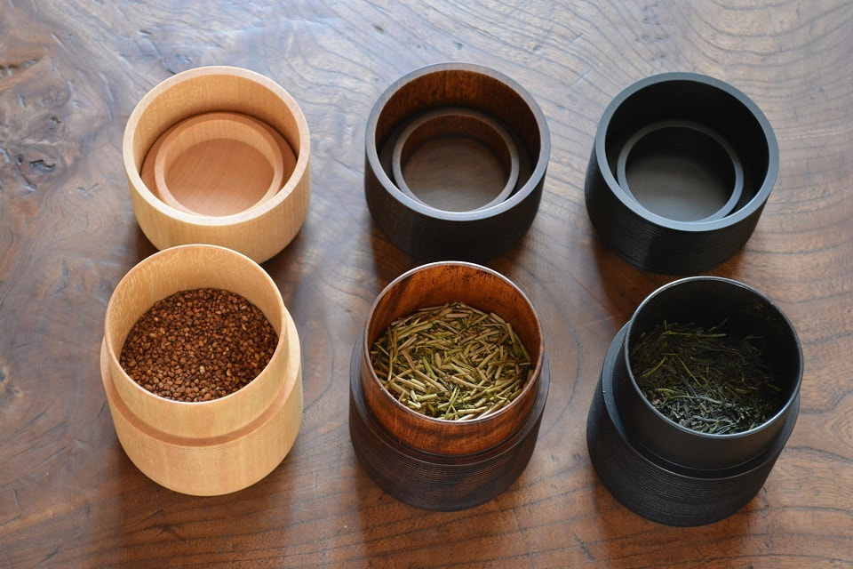茶筒 KARMI（俵）そば茶・ほうじ茶・緑茶（使用イメージ）