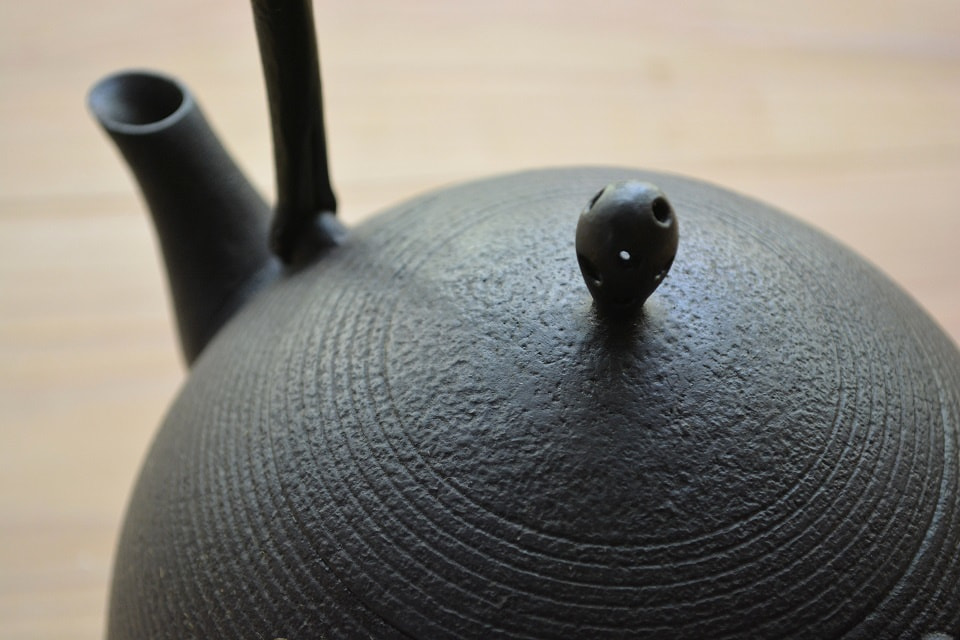 蓋つまみのデザイン(日の丸形鉄瓶)