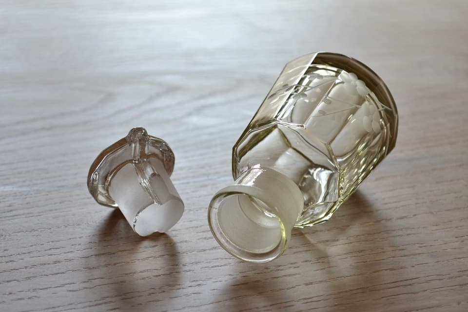 注ぎ口と本体 (江戸花切子 しょうゆ差し) <廣田硝子> | 暮らしのほとり舎