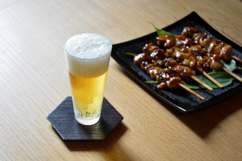 六角トレー (拭き漆) × 大正浪漫硝子 十草 8オンスタンブラー <岩本清商店 × 廣田硝子> | 暮らしのほとり舎