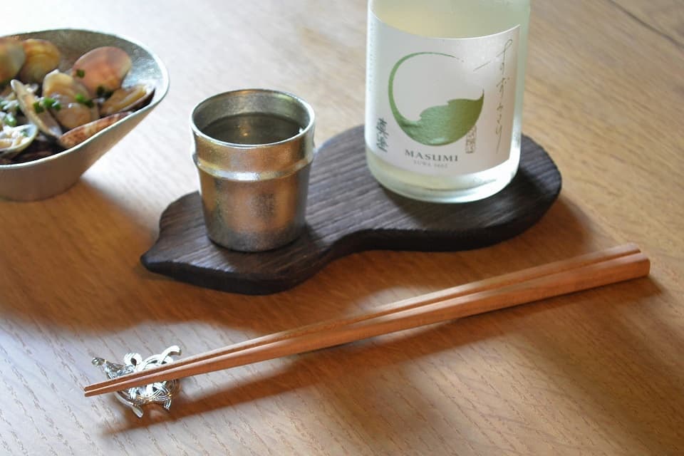 ぐい呑み 竹 (銀) × ひょうたんトレー (中) <能作 × 岩本清商店> | 暮らしのほとり舎